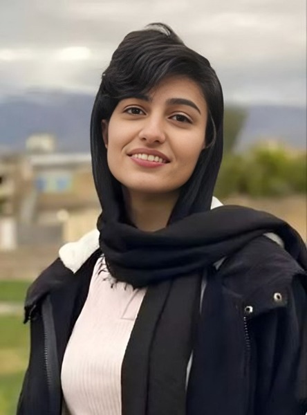 پرونده:دنیا فرهادی؛2.jpg