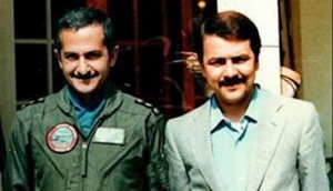 مسعود رجوی و سرهنگ خلبان بهزاد معزی.jpg