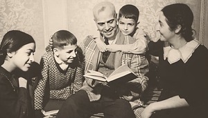 خانواده ابوالقاسم لاهوتی.jpg