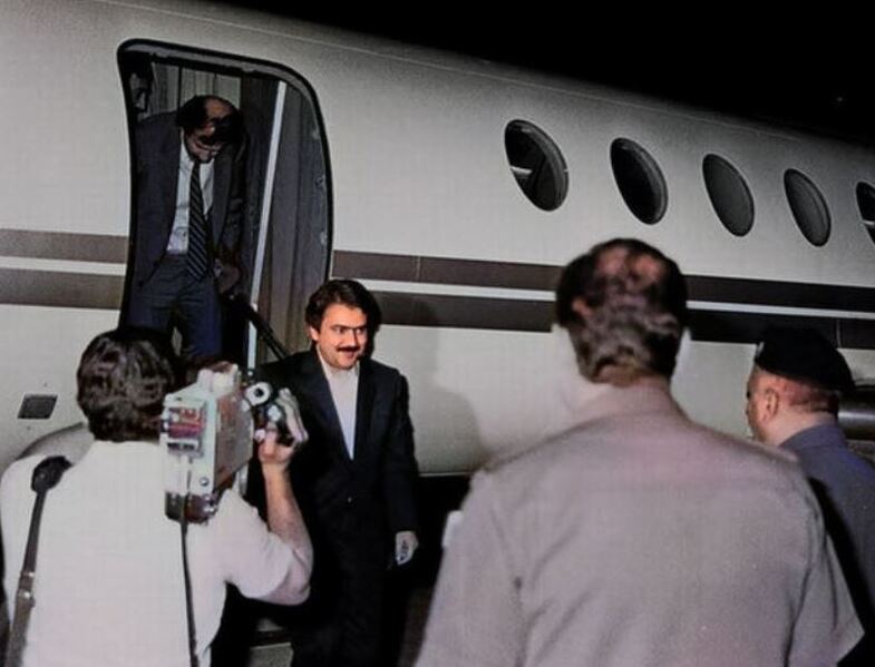 پرونده:عزیمت مسعود رجوی.JPG