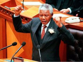 سخنرانی ماندلا در افتتاحیه پارلمان آفریقای جنوبی در سال ۱۹۹۷