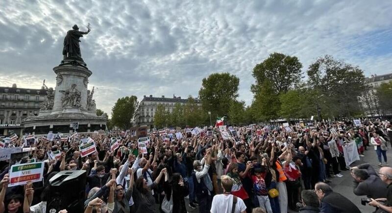 پرونده:پاریس ۷ آبان.JPG