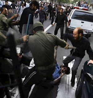 سرکوب در ایران.JPG
