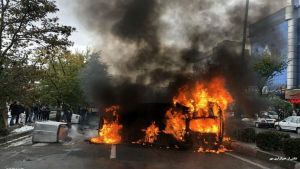 آتش زدن ماشین نیروی انتظامی