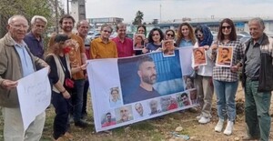 تجمع اعتراضی خانواده منوچهر فلاح و زندانیان سیاسی علیه حکم اعدام در مقابل زندان