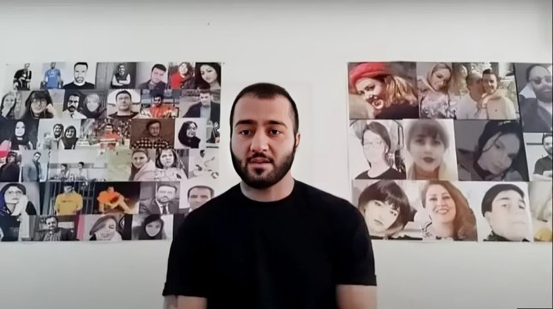 پرونده:توماج با شهدای قیام.jpg