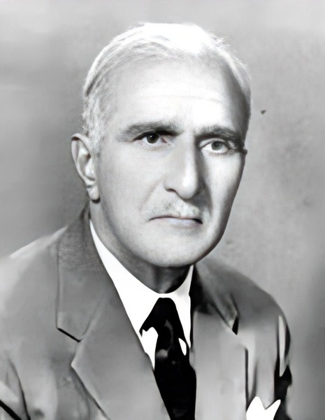 پرونده:صادق رضازاده شفق؛1.jpg