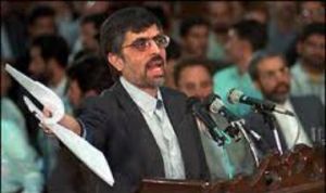 غلامحسین کرباسچی شهردار وقت تهران در صحن دادگاه به جرم اختلاس