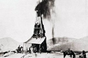 اولین فوران چاه نفت در مسجد سلیمان