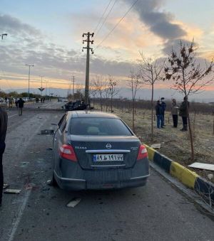 نمایی از ترور فخری زاده و نیسان منفجر شده