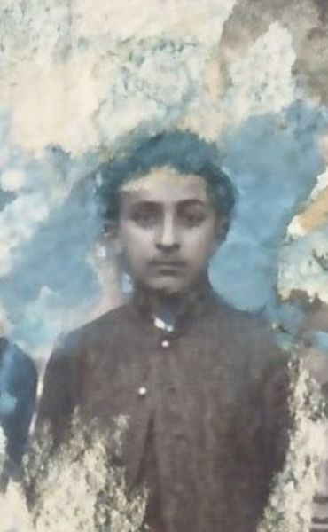 پرونده:کودکی نیما.JPG