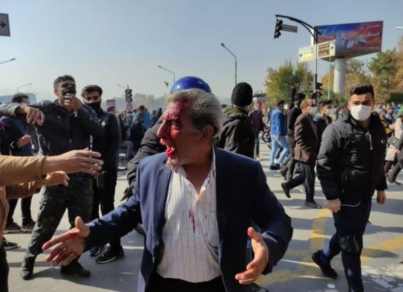 پرونده:قیام آب.JPG