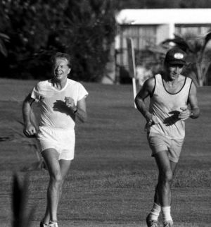 جیمی کارتر و والری ژیسکاردستن درحال ورزش در گوادلوپ